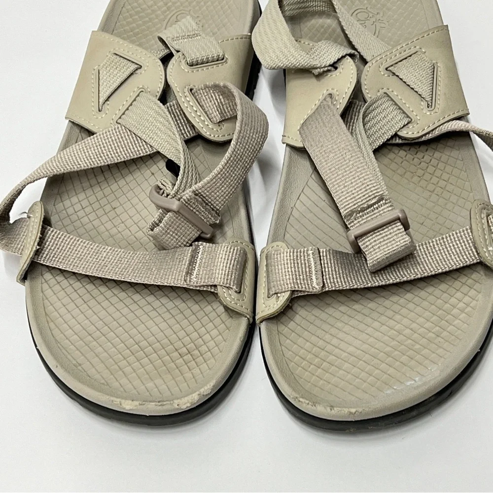 CHACO Women’s S 9 Oatmeal Cream Color Strap Summer beach spring comfort sandal